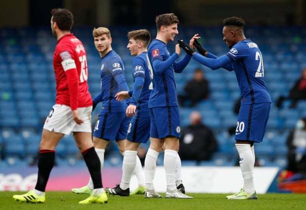 RNGM零封对手晋级三轮常规赛：ES含泪告别夏日，八冠“王朝陨落”