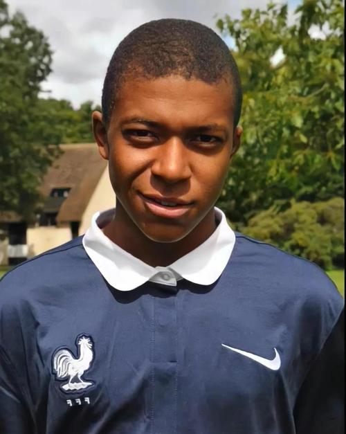 斯基拉：两家英超俱乐部和本菲卡关注着洛伦佐-卢卡