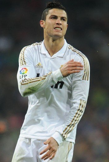 CBA-广州主场险胜天津 徐昕内线进攻