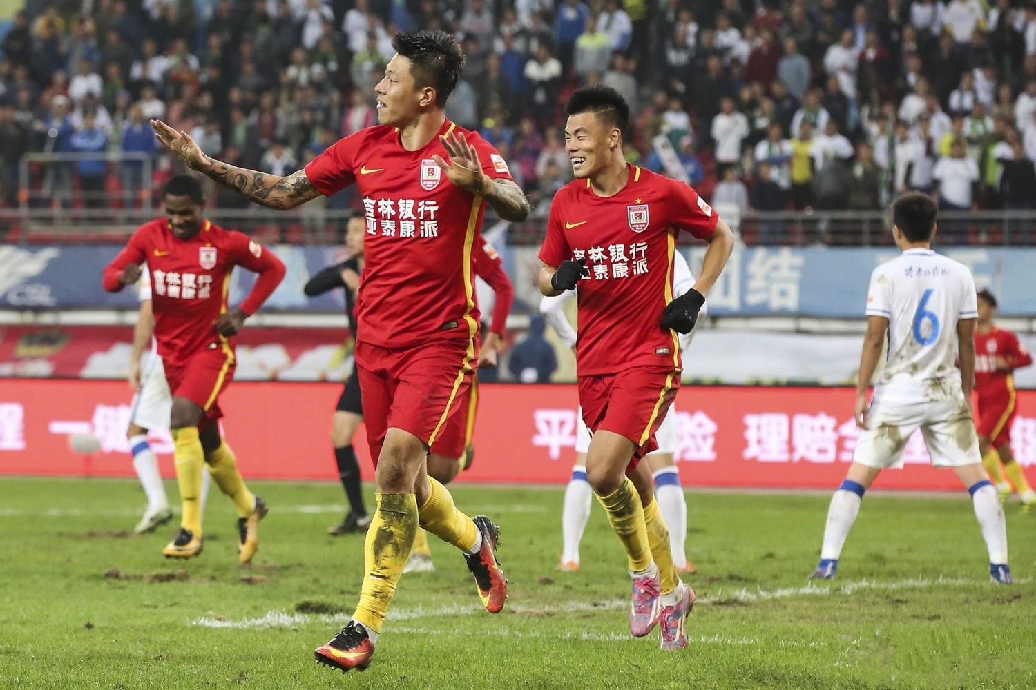中超-徐新妙传古斯塔沃双响 上海海港3-1深圳新鹏城